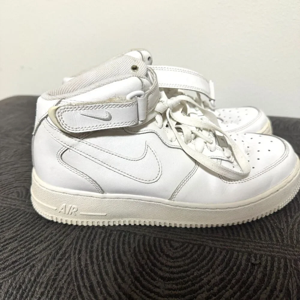 Nike Air Force 1 Mid White, Youth 7Y / Women's 8.5